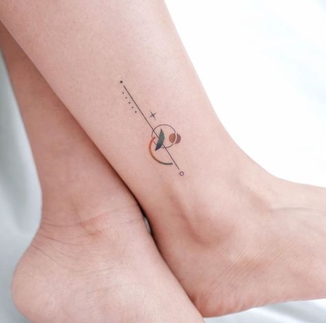 Minimalist Aesthetic Tattoo Women, Korea Tattoo Minimal, Korea Inspired Tattoo, Minimalist Wrist Tattoos For Women, Minimalist Japanese Tattoo, Small Asian Tattoo, Korean Writing Tattoo, Korean Inspired Tattoos, Marie Tattoo