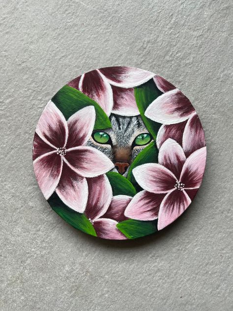 This is an acrylic painting painted by me on a round canvas with a diameter of 20 cm. Please contact us if you have any questions. Round Canvas Art Acrylics, Painting Ideas On Round Canvas, Painting On Circle Canvas, Circle Canvas Painting Ideas, Acrylic Painting Cat, Round Canvas Art, Circle Canvas Painting, Circle Paintings, Circular Canvas Painting