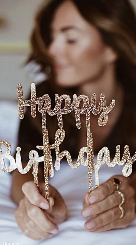 Tårta Design, Birthday Party Photography, 21st Birthday Photoshoot, Cute Birthday Pictures, Birthday Ideas For Her, Birthday Wishes For Friend, 35th Birthday, Birthday Photography, Birthday Wishes Quotes