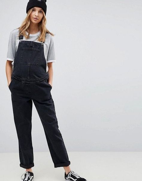 9 Effortless Outfits for Any Stylish Mother-to-Be Maternity Dungarees, Maternity Denim Dress, Maternity Sewing Patterns, Baby Bump Fashion, Black Dungarees, Maternity Sewing, Maternity Overalls, Bump Fashion, Dressing The Bump