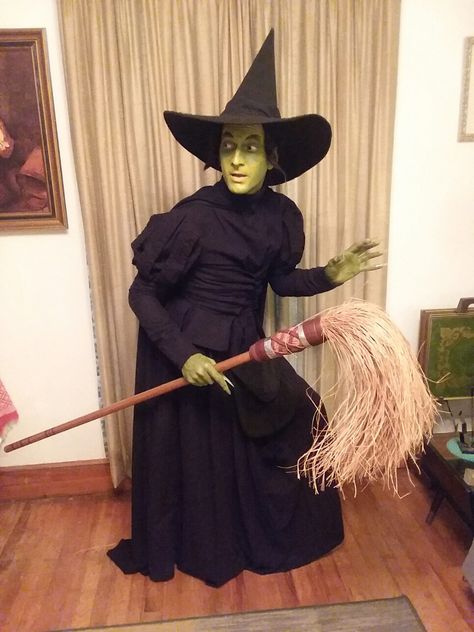 The Witches Of Oz, Clever Halloween, Wicked Witch Of The West, Witch Of The West, Clever Halloween Costumes, Witch Halloween Costume, Witch Halloween, Wicked Witch, Movie Costumes