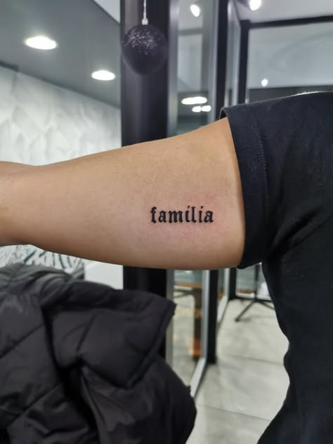 Familia Old English Tattoo, Tattoo Fonts Gothic, Family Font Tattoo, Gothic Word Tattoo, Familia Tattoo Men, Family Word Tattoo, Gothic Script Tattoo, Gothic Text Tattoo, Gothic Font Tattoo