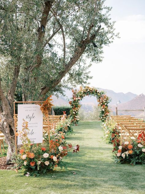 Spooky Porch, Wedding Aisle Decoration, Bougainvillea Wedding, Arches Wedding, Wildflower Wedding Theme, Fall Ceremony, Wedding Arches Outdoors, Fall Wedding Ceremony, Wedding Isles