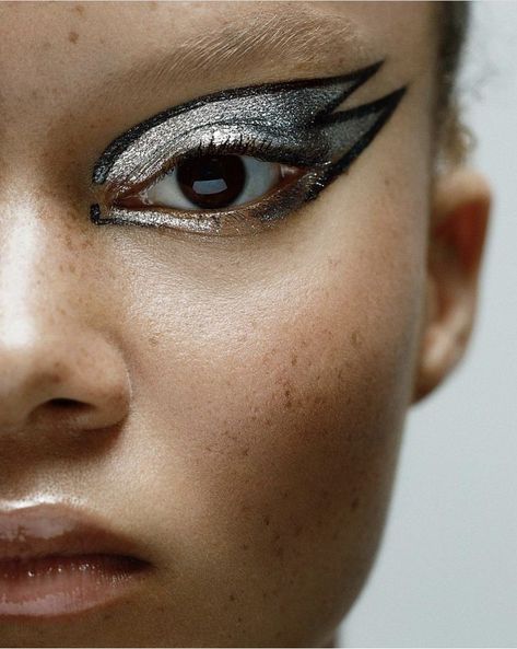 Futuristic Makeup Sci Fi, 70s Punk Makeup, 80s Punk Makeup, 80s Rock Makeup, Punk Rock Makeup, David Bowie Makeup, Sci Fi Makeup, Glam Rock Makeup, Futuristic Makeup