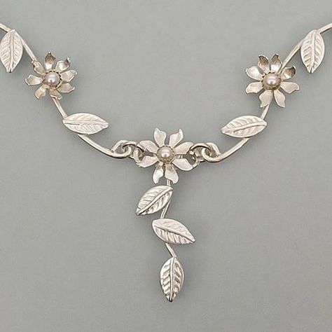 Flower vine necklace set with pearls in sterling silver by Kryzia Kreations Flower Inspired Jewellery, Silver Flower Jewelry, Bridal Jewelry Pearl, Wedding Flower Jewelry, Diy Necklaces, Wedding Jewelry Set, Pearl Bridal Jewelry, Fancy Jewellery Designs, Jewelry Pearl