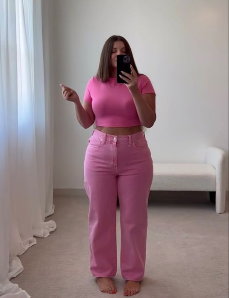 Pink skims top, baggy pink bottoms, long hair, cute, bright, fun, pink outfit, minimal Pink Outfit Midsize, Pink Going Out Outfits Plus Size, Pink Clothes Plus Size, Pink Outfit Ideas Plus Size, Pink Girly Outfits Plus Size, Bright Colored Outfits Plus Size, Pink Curvy Outfit, Plus Size Pink Outfits For Women, Pink Outfits Midsize