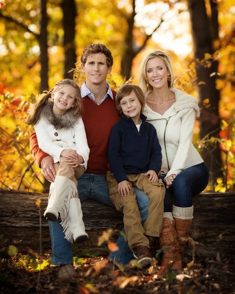 family photo poses ideas for 4 people | family pose | Family Portrait Ideas Cute Family Photos, Family Photoshoot Poses, Fall Family Portraits, Family Portrait Poses, Fall Family Photo Outfits, Outdoor Family Photos, Family Picture Poses, Photography Poses Family, Family Photo Pose