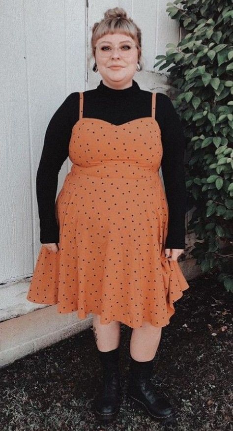 Cottagecore Clothing Plus Size, Plus Size Pagan Clothing, Shirt Under Dress Plus Size, Comfy Alt Outfits Plus Size, Apron Stomach Outfits, Curvy Cottagecore Fashion, Mid Size Cottagecore Fashion, Fall Teacher Outfits 2022 Plus Size, Size 26 Fashion