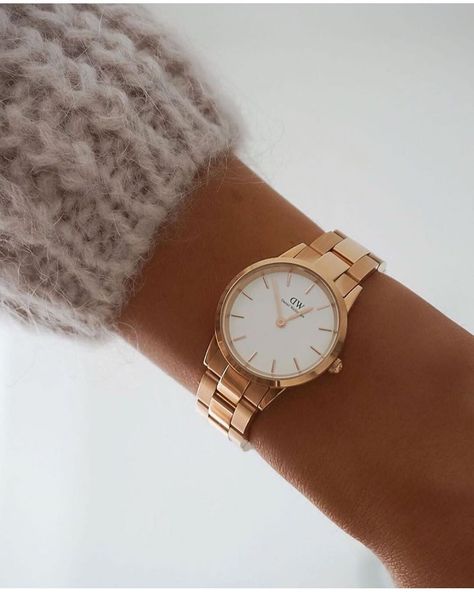 @fashionstyles4love on Instagram: “Check out the new Iconic Link from @danielwellington ✔️ Use the code  STYLES4LOVE ✔️ for extra 15% off on Danielwellington.com Free…” Look Kylie Jenner, Makeup Girl, Gold Watches Women, Instagram Makeup, Photography Lifestyle, Womens Watches Luxury, Girly Accessories, Rose Gold Band, Stylish Watches