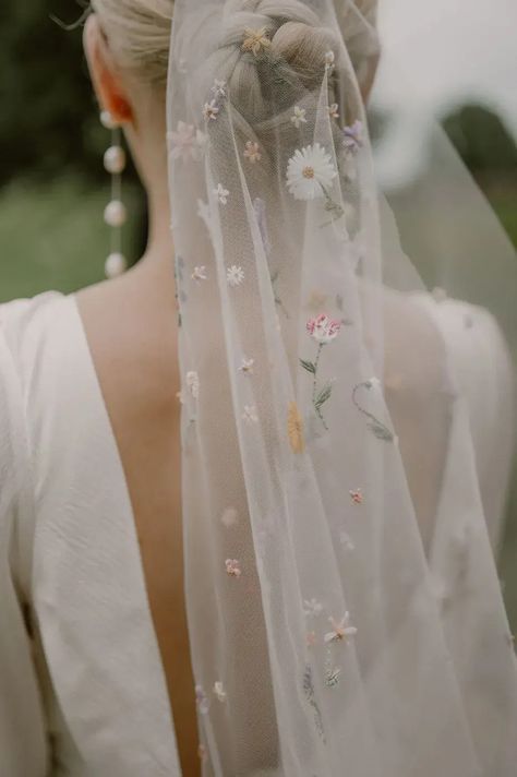 Romantic Pastel Wedding Inspiration At Sudeley Castle With Country Garden Theme with the bride wearing a flower embroidered wedding veil attached to bridal updo Romantic Pastel Wedding, Hair Bridal Accessories, Embroidered Wedding Veil, Updo Wedding Hair, Wedding Hair Bridal, Floral Wedding Veils, Pastel Wedding Theme, Wedding Veils Short, Floral Veil