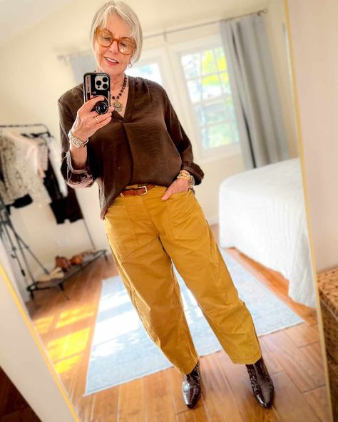 Pant Inspiration, Barrel Pants, Outfits For Women Over 50, Pants Outfit Ideas, Outfit Ideas For Fall, Pants Outfit Fall, Core Wardrobe, Easy Outfits, Leg Pants Outfit