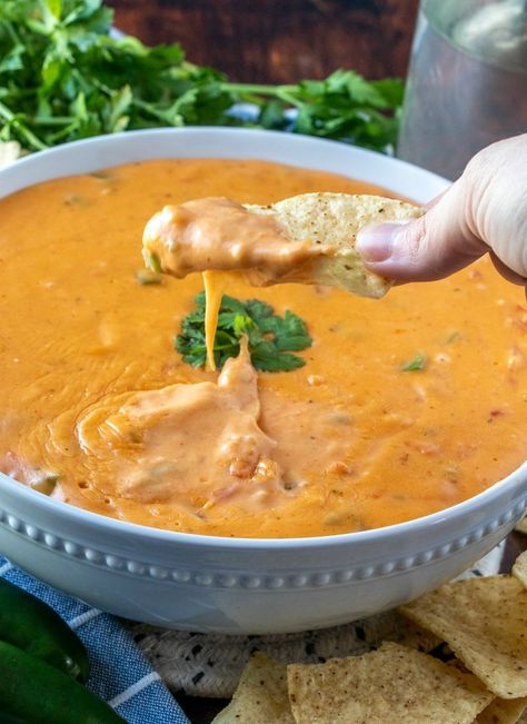 Copycat Chipotle Queso Dip Recipe - Family Fresh Meals Chipotle Queso Recipe, Best Cheese Dip, Holiday Jello, Holiday Jello Shots, Chipotle Queso, Chipotle Copycat Recipes, Copycat Chipotle, Queso Dip Recipes, Queso Recipe