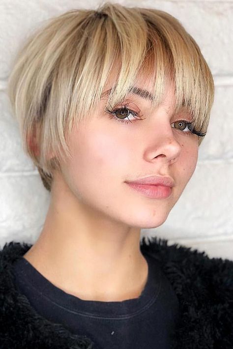 Pageboy Haircut, Kort Bob, Best Short Haircuts, 짧은 머리, Haircuts With Bangs, Short Bob Hairstyles, Short Hair Cuts For Women, Style Accessories, Pixie Haircut