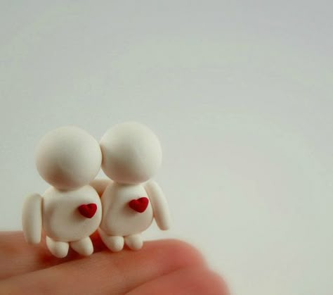 Tiny Love Couple Sculpture - Red And White Miniature Polymer Clay. $20.00, via Etsy. Clay Crafts For Couples, Clay Couple Ideas, Top 10 Business Ideas, Clay Date, Date Inspo, Cadeau St Valentin, Couple Sculpture, Miniature Polymer Clay, Diy Air Dry Clay