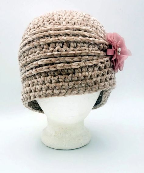 Free Crochet Hat Pattern, Cloche Hat Pattern, Crochet Snood, Easy Crochet Hat Patterns, Crochet Adult Hat, Crochet Bonnet, Sparkle Yarn, Easy Crochet Hat, Yarn Bee