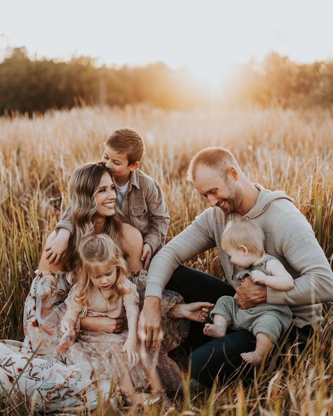 A few favorites from this one year, family session. ❤️ Family Photos With Blanket, Family Of 5 Photo Poses, Fall Family Pictures Outfits 2024, Field Maternity Pictures Family, Family Picture Poses For 3, Family Photos Sitting On Blanket, Family Laying Down Pose, Family Photo Laying Down, Fall Family Photos Sitting On Blanket