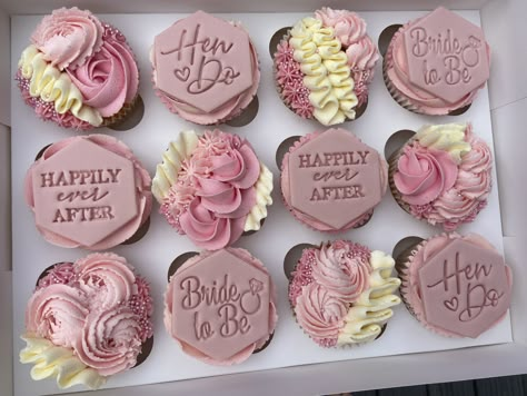 Miss To Mrs Cupcakes, Pink Bridal Shower Cupcakes, Hen Party Cupcakes Ideas, Bride To Be Cupcakes Design, Hen Do Cupcakes, Bride To Be Cupcakes Ideas, Hens Cupcakes, Bachelorette Cupcake Ideas, Hen Cupcakes