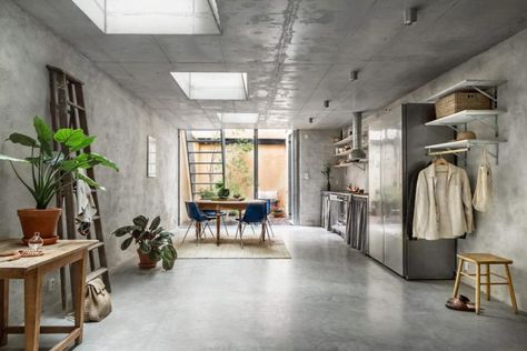 concrete walls interior trends, raw cement walls, scandinavian style interiors, decorate with concrete walls Concrete Interior Wall, Concrete Walls Interior, Concrete Apartment, Concrete Interior Design, Single Apartment, Stockholm Apartment, Concrete Interiors, Concrete Walls, Interior Minimalista