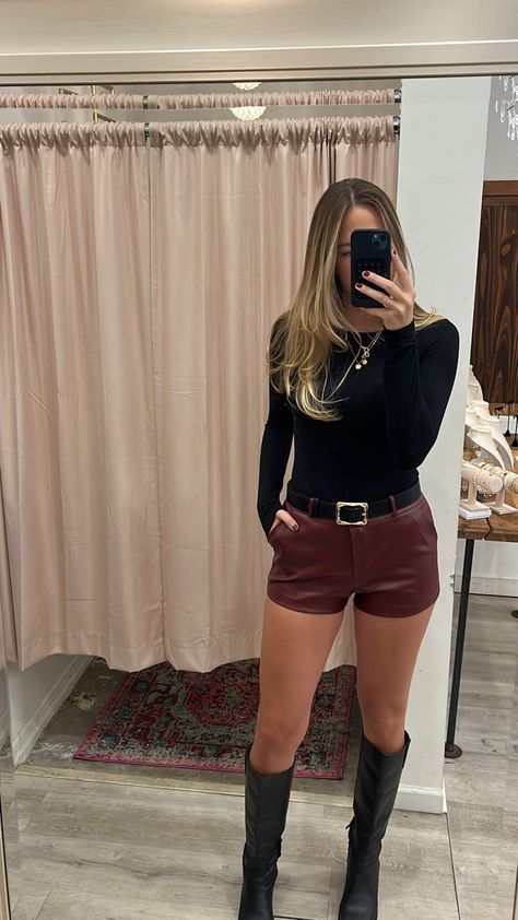 Micro shorts Micro Shorts Outfit, Leather Shorts Outfit, Micro Shorts, Shorts Outfits, Shorts Outfit, Leather Shorts, Outfit Inspo Fall, Fall Looks, Fall Outfit