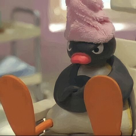 Pingu Pfp Funny, Circular Pfp, Pingu Memes, Pingu Pingu, Noot Noot, 밈 유머, Cartoon Memes, Cute Memes, صور مضحكة