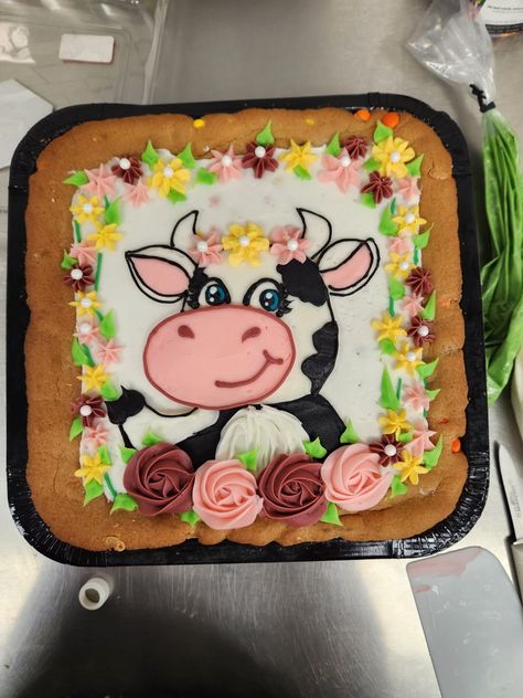 Cow Cake Ideas, Piping Ideas, Wilton Decorating Tips, Dairy Queen Ice Cream Cake, Cow Cake, Cookie Cake Designs, Cow Birthday Parties, Valentine Cookie, Cow Cakes