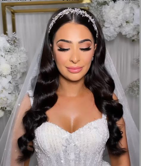 Civil Wedding Hairstyle, Bride Hair Down, Moodboard Wedding, Wedding September, Bride Hair Piece, Wedding Portrait Poses, Bridal Hair Inspiration, Long Hair Wedding Styles, Wedding 2025