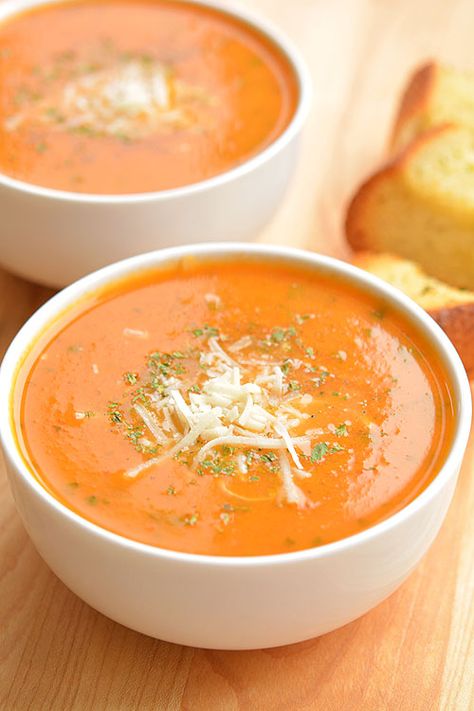 Tomatoes Soup, Vitamix Soup, Simple Soups, Baked Parmesan Tomatoes, Fresh Tomato Soup, Tomato Basil Soup Recipe, Fresh Tomato Recipes, Basil Soup, Pureed Soup