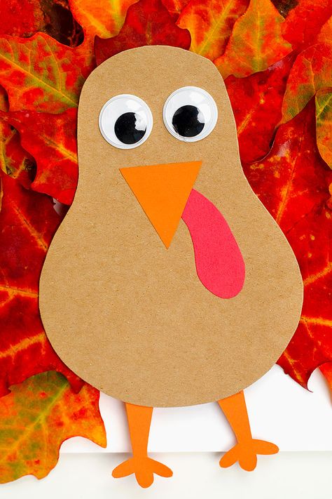 Celebrate beautiful fall leaves with this leaf turkey craft! It's such a fun and easy autumn craft, a perfect Thanksgiving activity for kids to make at home or in the classroom. Gather up real fall leaves for the turkey's feathers and print off our FREE turkey template to make the turkey's body. Such a cute and simple kids craft! Turkey Craft With Leaves, Turkey Body Template, Paper Turkey Crafts, Turkey Body Template Printable Free, Turkey Template, Leaf Turkey, Turkey Crafts Kids, Easy Thanksgiving Crafts, Kindergarten Projects