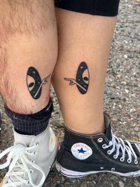 Alien matching tattos Spaceship Tattoo, Brothers Tattoo, Rip Tattoos For Mom, Ufo Tattoo, Brother Tattoos, Matching Best Friend Tattoos, Blue Rose Tattoos, Planet Tattoos, Mushroom Tattoos