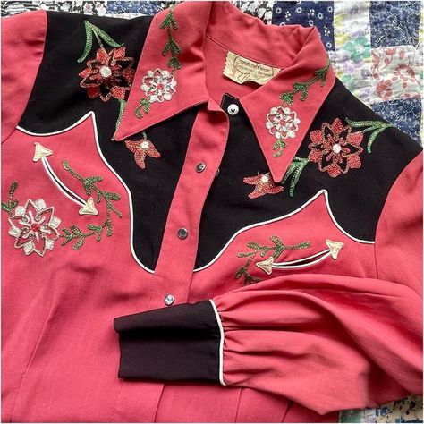 Cheri King on Instagram: "Weekend style 🏜 Vintage 50’s Ranchcraft embroidered shirt (SOLD) #50sfashion #westernshirt #zestvintage #cowgirlfashion" Western Shirt Embroidery, Embroidered Western Shirt, Swift Concert, Western Clothing, Western Look, Cowboys Shirt, Shirt Embroidery, Weekend Style, Cow Boy