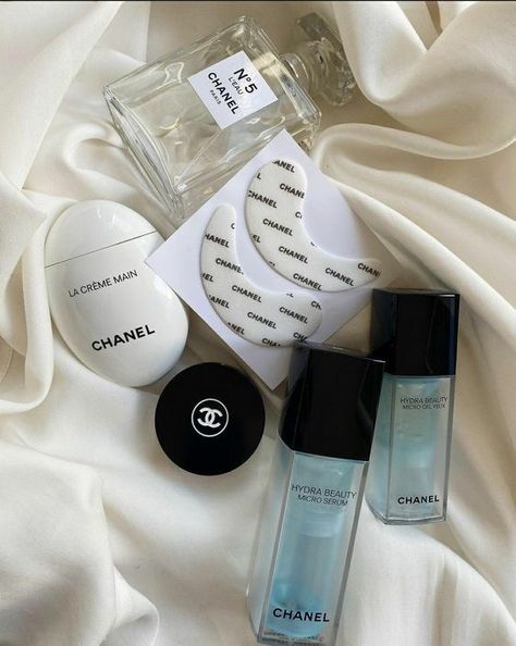 Fotografi Vintage, Minimal Makeup, Chanel Perfume, Makeup Aesthetic, Chanel Beauty, Dior Makeup, Beauty Boutique, Luxury Makeup, Pink Makeup