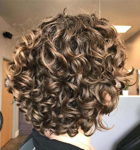 Dark Blonde Short Curly Hairstyle Kręcony Bob, Bronde Hair, Curly Hair Photos, Wavy Hairstyles, Haircuts For Curly Hair, Have Inspiration, Short Wavy Hair, Short Wavy, Curly Bob Hairstyles