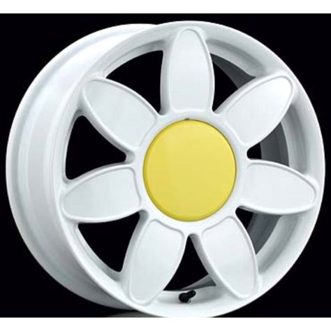 Daisy Rims/garden hose holder                                                                                                                                                                                 More Vw Bug Accessories, Vw Beetle Flower, Vw Beetle Accessories, Yellow Cars, Cars Accessories, Beetle Car, Girly Car, Beetle Bug, New Beetle