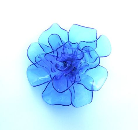 Flower From Plastic Bottle, Plastic Bottle Crafts Flowers, Paper Clay Art, Plastic Bottle Flowers, Plastic Bottle Art, Candle Flame, Recycled Art Projects, Art Biz, Melted Plastic