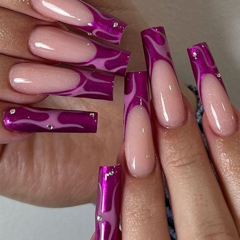 Michelle Lee on Instagram: "Blissed out in a purple haze by the talented @marcia_nails 💜 #nailart #naildesign #nailtrend #viralnailtrend #trendingnailart #nailsofinstagram #nailenhancements #nails #acrylicnails #gelnails #nailstoinspire #nailartclub #nailjunkie #nailtrend #nailporn #cutenails #glitternails #nailgoals #nailed #nailswag #clawaddict #nailinspo #nailinspiration #christmasnails #getnailed #stilettonails #almondnails #coffinnails 👉🏻 For more nail art inspiration, see Pinterest link Ballet Nails, Manikur Kuku, Nagel Tips, Manicure Tips, Coffin Press On Nails, Diamond Nails, Stick On Nails, Beauty Nail, False Nail