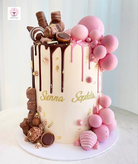 Twins 21st Birthday Cake, Duo Cake Design, Double Themed Birthday Cake, Double Birthday Cake Ideas, Twin Birthday Cake Ideas, His And Her Birthday Cake, Birthday Cake For Multiple People, Twin Birthday Cakes For Adults, Dual Cake Design