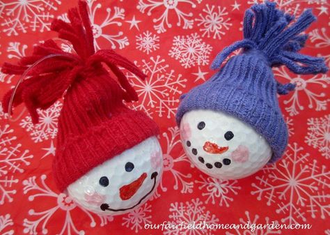 Snowman Ornaments ~ from golf balls! Here's a quick & easy craft perfect for party favors, holiday gifts and package toppers! Directions:  Cut the toe off a bab… Golf Birthday Gifts, Golf Ball Gift, Golf Ball Crafts, Ball Drawing, Golf Birthday, Snowman Christmas Ornaments, Golf R, Snowman Ornaments, Golf Gifts