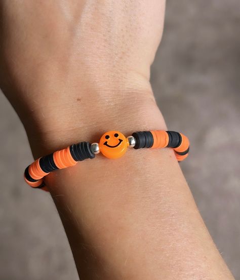 Halloween Clay Braclets, Preppy Fall Clay Bead Bracelets, Clay Beads Ideas Halloween, Clay Bead Bracelet Ideas Preppy Halloween, Polymer Clay Bead Necklace Ideas, Clay Bead Bracelets Ideas Fall, Bracelets To Make And Sell, Clay Bead Fall Bracelets, Fall Diy Bracelets