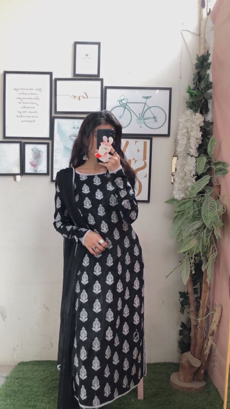 Cotton Dress Pattern, Pretty Dresses Casual, Stylish Kurtis Design, Trendy Outfits Indian, Simple Frocks, Simple Kurta Designs, Simple Kurti Designs, Stylish Short Dresses, Casual Indian Fashion