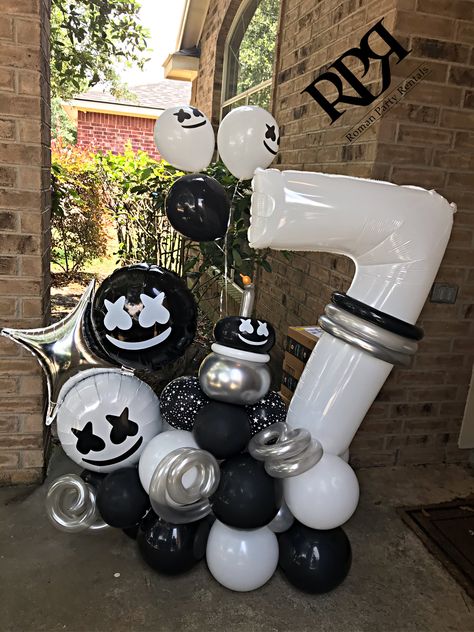 Dj Marshmello Cupcakes, Dj Marshmellow Party Theme, Fortnite Marshmello Cake, Dj Marshmello Party Ideas, Mashmellow Dj Birthday Party, Dj Marshmello Cake, Birthday Marquee, Marshmallow Birthday, Dj Marshmello