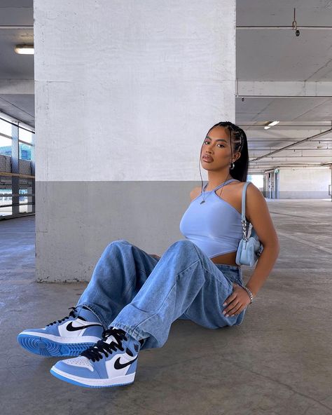 Outfits Con Nike Jordan, Streetwear Inspiration, Streetwear Fits, Streetwear Fashion Women, University Blue, Mode Streetwear, Streetwear Outfit, College Outfits, How To Style