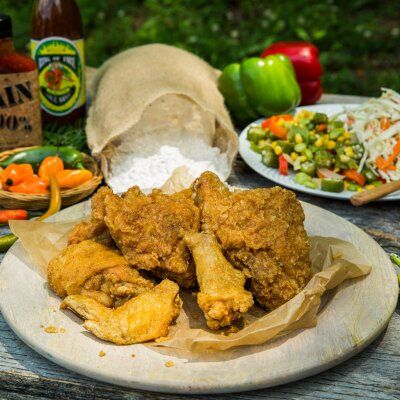 Recipe - Home & Family: Dollywood's Fried Chicken Bisquick Fried Chicken, Dolly Parton Recipes, Healthy Fried Chicken, Fried Chicken Dinner, Homemade Slaw, Fried Chicken And Waffles, Chicken Home, Celebrity Recipes, Fried Chicken Recipe