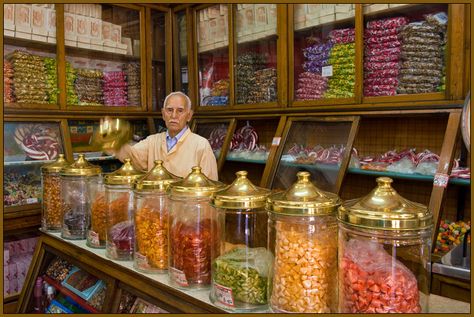 Old-Fashioned Candy Store | Longtime Favorites of Candy Lovers Sweets Images, Candy Store Design, Candy Store Display, Charlie Chocolate Factory, Old School Candy, Candy Photography, Old Candy, Candy Factory, Old Fashioned Candy