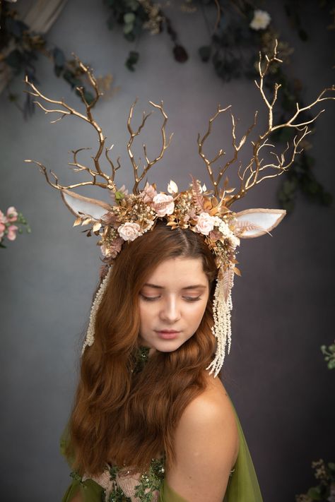 Woodland Queen Costume, Viking Crown Queens, Deer Fairy Costume, Ren Faire Headpiece, Goddess Crown Diy, High Fae Costume, Mother Nature Costumes, Fairytale Costume Ideas, Nature Headdress