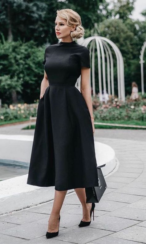 Minimalista Sikk, Svarta Outfits, Couture Dior, Elegantes Outfit Frau, Fest Outfits, Black Dresses Classy, Black Midi, 여자 패션, Classy Dress