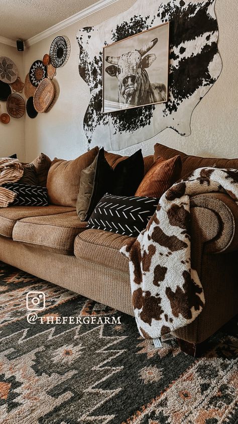 Aztec rush. Rich dark pillows. Cowhide on wall. Bull canvas print. Basket wall corner. Aztec boho curtains. Western Living Room Decor, Western Living Room, Western Bedroom Decor, Ranch House Decor, Western Rooms, Western Bedroom, Casa Country, Mobil Home, Western Home Decor