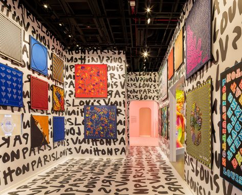 Why the "Louis Vuitton X" exhibition in Los Angeles is a must-see Style Californien, معرض فني, Yellow Ceiling, Window Display Design, Cindy Sherman, Yayoi Kusama, Zaha Hadid, Contemporary Classic, Exhibition Space