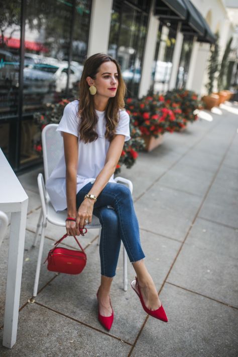 Dallas Fashion, Red Purse, Mode Jeans, Red Handbag, Mode Chic, Fashion Blogger Style, Everyday Outfit, Cute Everyday Outfits, Work Outfits Women