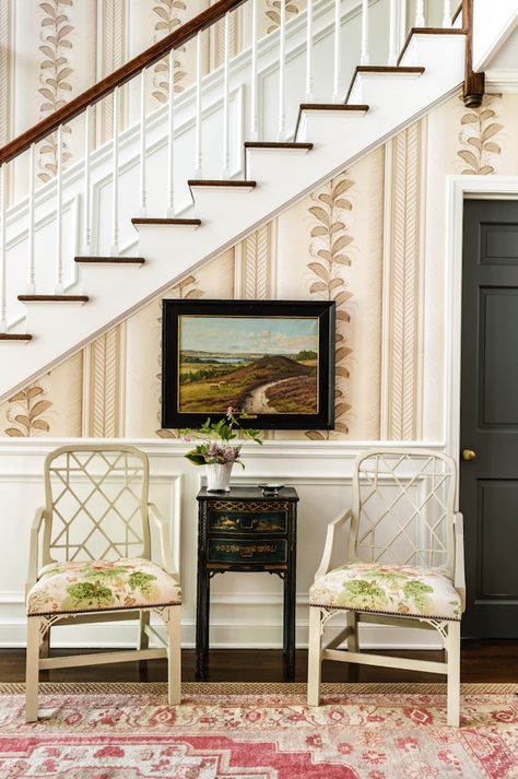 Chinoiserie Entryway, James Farmer Interiors, James Farmer, Pink And Green Wallpaper, Southern Traditional, Beautiful Entryways, Wallpaper Interior Design, Wallpaper Interior, Family Living