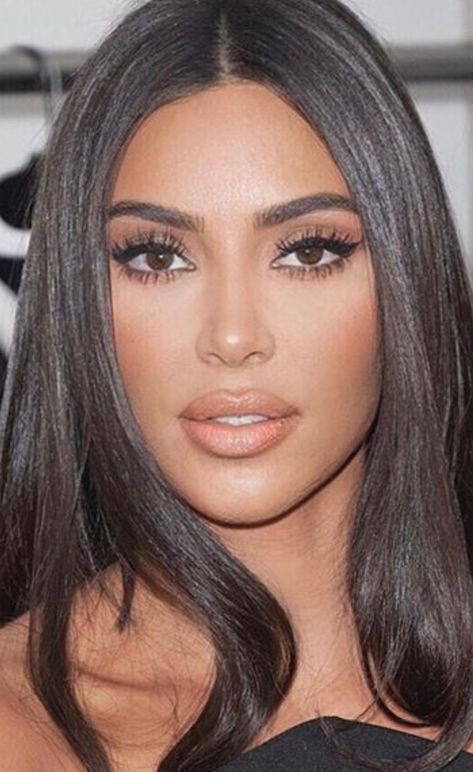 Kim K Nose, Kim Kardashian Eye Makeup, Kim Kardashian Long Hair, Coloured Eyeshadow, Makeup Gone Wrong, Kim K Makeup, Kim Kardashian Makeup Tutorial, Botox Lips, Kardashian Makeup